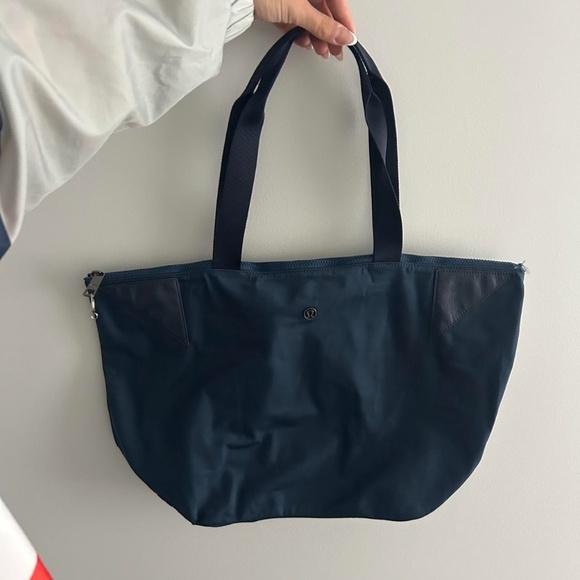 Navy blue Lululemon tote bag   zipper close - Picture 1 of 5